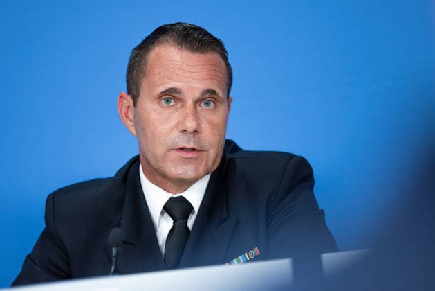 regierungspressekonferenz Deutschland, Berlin am 27. Juli 2026: Fregattenkapitän Göran Swistek, Sprecher im Verteidigungsministerium(BMVg) stellt sich in der Bundespressekonferenz den Fragen der Presse. *** German Government Press Conference, Berlin, July 27, 2026: Commander Göran Swistek, spokesperson for the Federal Ministry of Defense (BMVg), answers questions from the press at the Federal Press Conference