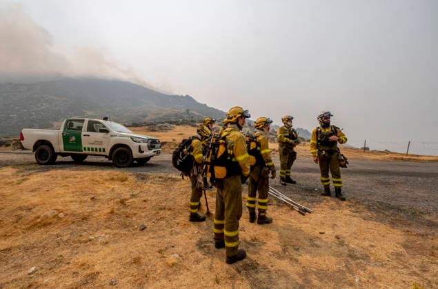 The fire in Ávila is now the largest in Spain’s history, having burned 55,000 hectares. Firefighters from the Regional Government of Castile and León are working to extinguish the blaze, as of July 27, 2026, in Mijares, Ávila, Castile and León, Spain. The Burgohondo forest fire in Ávila has burned 55,000 hectares, making it the largest fire on record in Spain. Currently, the operation is focused on two active zones of concern to firefighters: the Mijares Pass and the area surrounding the municipality of Casillas. July 27, 2026 Ávila, Castile and León, Spain  Copyright: xAlbertoxOrtegax 7689420