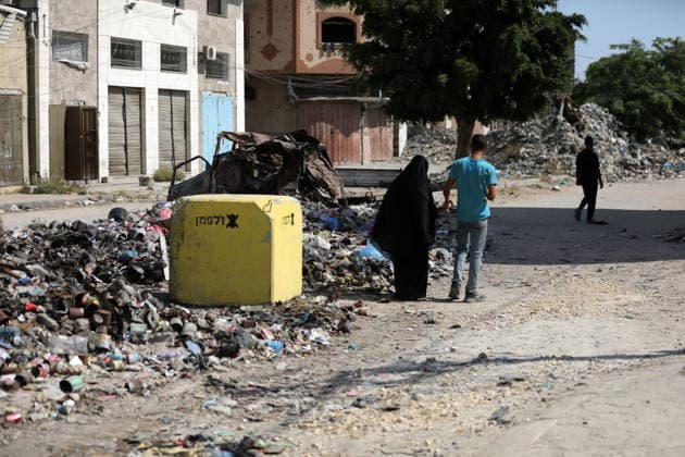 Yellow concrete blocks mark expanded Israeli-controlled area in Shujaiya Yellow concrete blocks are seen in the Shujaiya neighborhood east of Gaza City, Gaza Strip, on July 27, 2026, following an Israeli ground incursion into the area. Residents said Israeli forces placed the blocks to expand the area under their control along what is locally known as the Yellow Line, as the military operation left widespread destruction in residential neighborhoods. Photo by Bilal Osama apaimages Gaza city Gaza Strip Palestinian Territory 270726_Gaza_BO_01(17) Copyright: xapaimagesxBilalxOsamax xapaimagesx