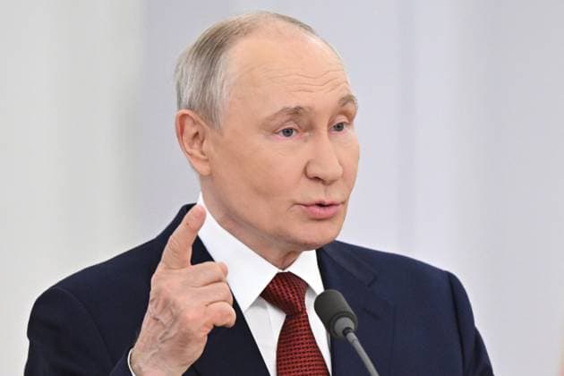 Russia Putin State Duma 9212570 27.07.2026 Russian President Vladimir Putin speaks during a meeting with members of the State Duma, the lower house of parliament, of the eighth convocation at the Kremlin in Moscow, Russia. Sergey Bobylev Sputnik Moscow Russia  Copyright: xSergeyxBobylevx
