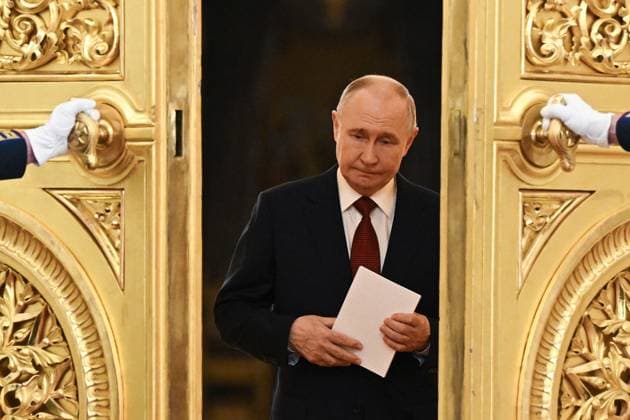 Russia Putin State Duma 9212566 27.07.2026 Russian President Vladimir Putin arrives for a meeting with members of the State Duma, the lower house of parliament, of the eighth convocation at the Kremlin in Moscow, Russia. Sergey Bobylev Sputnik Moscow Russia  Copyright: xSergeyxBobylevx