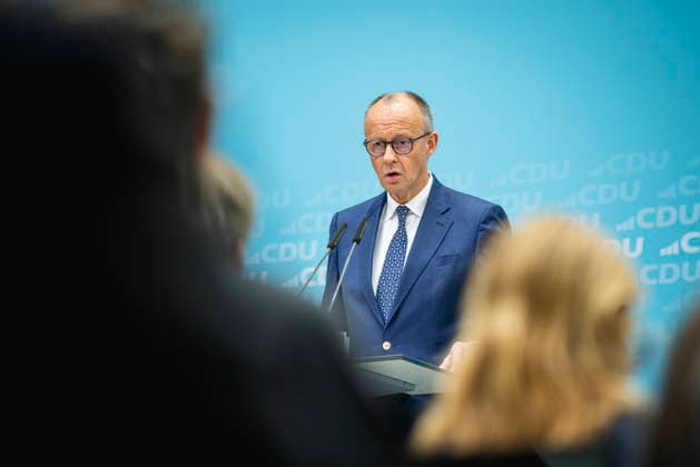 Friedrich Merz, Bundeskanzler und Parteivorsitzender der CDU, spricht zu den Medien in Berlin, 27.07.2026. Berlin Deutschland *** Friedrich Merz, Federal Chancellor and CDU Party Chairman, speaks to the media in Berlin, July 27, 2026, Berlin, Germany Copyright: xJulianexSonntagx