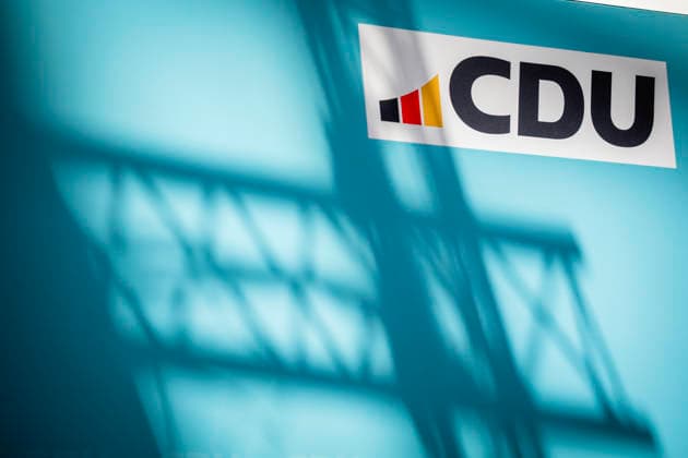 Symbolbild zum Umbau der Koalition und innerhalb der CDU, aufgenommen im Rahmen einer Pressekonferenz in Berlin, 27.07.2026. Berlin Deutschland *** Symbolic image depicting the realignment of the coalition and within the CDU, taken during a press conference in Berlin on July 27, 2026, Berlin, Germany Copyright: xJulianexSonntagx