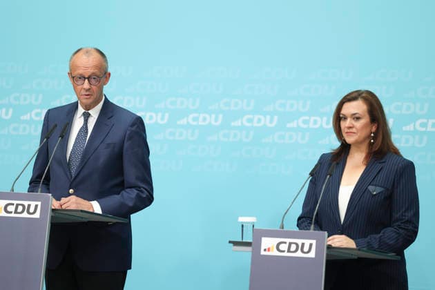 Bundeskanzler und Parteivorsitzender der CDU Friedrich Merz,und Franziska Hoppermann nach CDU Gremiensitzungen im Konrad Adenauer Haus am 27.07.26 in Berlin Friedrich Merz, Franziska Hoppermann und Carsten Linnemann bei Pressekonferenz in Berlin *** Federal Chancellor and CDU Party Chairman Friedrich Merz, and Franziska Hoppermann after CDU committee meetings at the Konrad Adenauer House on July 27, 2026, in Berlin; Friedrich Merz, Franziska Hoppermann, and Carsten Linnemann at a press conference in Berlin