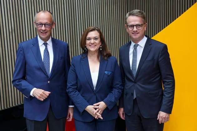 Bundeskanzler und Parteivorsitzender der CDU Friedrich Merz, Franziska Hoppermann und Carsten Linnemann nach CDU Gremiensitzungen im Konrad Adenauer Haus am 27.07.26 in Berlin Friedrich Merz, Franziska Hoppermann und Carsten Linnemann bei Pressekonferenz in Berlin *** Federal Chancellor and CDU Party Chairman Friedrich Merz, Franziska Hoppermann, and Carsten Linnemann after CDU committee meetings at the Konrad Adenauer House on July 27, 2026, in Berlin; Friedrich Merz, Franziska Hoppermann, and Carsten Linnemann at a press conference in Berlin