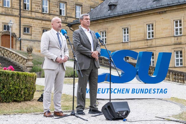 CSU-Sommerklausur: Auftakt mit Markus Söder und Alexander Hoffmann Kloster Banz, Bayern, Deutschland, 27.07.2026: Markus Söder, Ministerpräsident des Freistaates Bayern und CSU-Vorsitzender, sowie Alexander Hoffmann, Vorsitzender der CSU im Bundestag, beim Auftakt der Sommerklausur der CSU-Landesgruppe. Im Mittelpunkt stehen politische Beratungen sowie die Vorstellung aktueller Schwerpunkte der CSU. Neubanz Deutschland *** CSU Summer Retreat Kicks Off with Markus Söder and Alexander Hoffmann at Banz Abbey, Bavaria, Germany, July 27, 2026 Markus Söder, Minister-President of the Free State of Bavaria and CSU Chairman, along with Alexander Hoffmann, Chairman of the CSU in the Bundestag, at the opening of the CSU State Group’s summer retre
