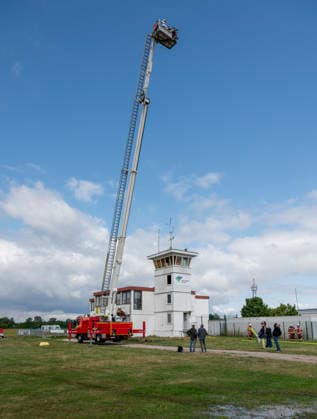 Sven Schulze besucht Feuerwehr EUR, Deutschland, Dessau, 27.07.2026: Sven Schulze (CDU) Ministerpräsident von Sachsen-Anhalt besucht einen Einsatztag der Berufsfeuerwehr Dessau-Roßlau. *** Sven Schulze Visits Fire Department EUR, Germany, Dessau, July 27, 2026 Sven Schulze, CDU Minister-President of Saxony-Anhalt, visits the Dessau-Roßlau Professional Fire Department during a day of operations