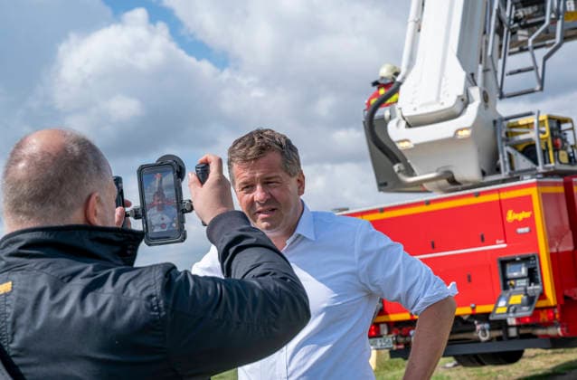 Sven Schulze besucht Feuerwehr EUR, Deutschland, Dessau, 27.07.2026: SocialMedia für den Menisterpräsidenten. Sven Schulze (CDU) Ministerpräsident von Sachsen-Anhalt besucht einen Einsatztag der Berufsfeuerwehr Dessau-Roßlau. *** Sven Schulze Visits Fire Department EUR, Germany, Dessau, July 27, 2026 Social Media for Minister President Sven Schulze, CDU Minister President of Saxony-Anhalt, visits a day of operations at the Dessau-Roßlau Professional Fire Department