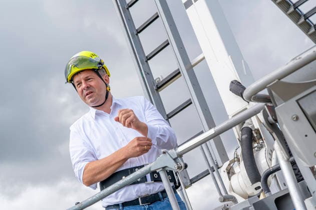 Sven Schulze besucht Feuerwehr EUR, Deutschland, Dessau, 27.07.2026: Sven Schulze (CDU) Ministerpräsident von Sachsen-Anhalt besucht einen Einsatztag der Berufsfeuerwehr Dessau-Roßlau. *** Sven Schulze Visits Fire Department EUR, Germany, Dessau, July 27, 2026 Sven Schulze, CDU Minister-President of Saxony-Anhalt, visits the Dessau-Roßlau Professional Fire Department during a day of operations