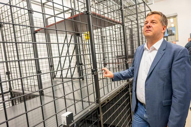 Sven Schulze besucht Feuerwehr EUR, Deutschland, Dessau, 27.07.2026: Sven Schulze (CDU) Ministerpräsident von Sachsen-Anhalt besucht einen Einsatztag der Berufsfeuerwehr Dessau-Roßlau. *** Sven Schulze Visits Fire Department EUR, Germany, Dessau, July 27, 2026 Sven Schulze, CDU Minister-President of Saxony-Anhalt, visits the Dessau-Roßlau Professional Fire Department during a day of operations