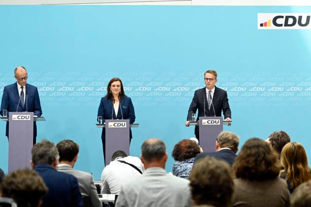 Friedrich Merz, Franziska Hoppermann und Carsten Linnemann bei einer Pressekonferenz zu aktuellen Themen im Konrad-Adenauer-Haus. Berlin, 27.07.2026 *** Friedrich Merz, Franziska Hoppermann, and Carsten Linnemann at a press conference on current issues at the Konrad Adenauer House in Berlin, July 27, 2026 Foto:xF.xKernx xFuturexImagex pk_cdu_6719