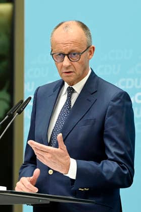 Friedrich Merz bei einer Pressekonferenz zu aktuellen Themen im Konrad-Adenauer-Haus. Berlin, 27.07.2026 *** Friedrich Merz at a press conference on current issues at the Konrad Adenauer House in Berlin, July 27, 2026 Foto:xF.xKernx xFuturexImagex pk_cdu_6728