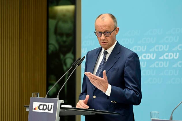 Friedrich Merz bei einer Pressekonferenz zu aktuellen Themen im Konrad-Adenauer-Haus. Berlin, 27.07.2026 *** Friedrich Merz at a press conference on current issues at the Konrad Adenauer House in Berlin, July 27, 2026 Foto:xF.xKernx xFuturexImagex pk_cdu_6729