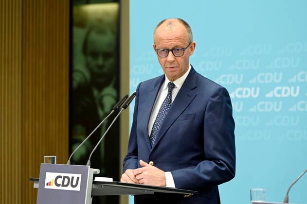 Friedrich Merz bei einer Pressekonferenz zu aktuellen Themen im Konrad-Adenauer-Haus. Berlin, 27.07.2026 *** Friedrich Merz at a press conference on current issues at the Konrad Adenauer House in Berlin, July 27, 2026 Foto:xF.xKernx xFuturexImagex pk_cdu_6731