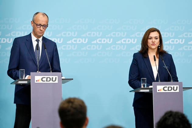 Friedrich Merz und Franziska Hoppermann bei einer Pressekonferenz zu aktuellen Themen im Konrad-Adenauer-Haus. Berlin, 27.07.2026 *** Friedrich Merz and Franziska Hoppermann at a press conference on current issues at the Konrad Adenauer House in Berlin, July 27, 2026 Foto:xF.xKernx xFuturexImagex pk_cdu_6735