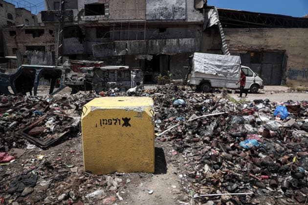 Israeli forces expand Yellow Line buffer zone in eastern Gaza City GAZA, PALESTINE - JULY 27: Israeli military forces place yellow concrete blocks to advance and expand the Yellow Line buffer zone in the Shujaiya neighborhood east of Gaza City, Palestine, on July 27, 2026. Abdalhkem Abu Riash Anadolu Gaza City Gaza. Editorial use only. Please get in touch for any other usage.  Copyright: x2026xAnadoluxAbdalhkemxAbuxRiashx