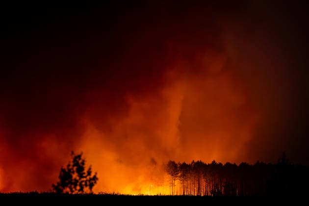 Images of firefighters and rescue workers battling the fires ravaging the Gironde overnight, July 27, 2026 SDIS33 Julien Soulard Amael Dubiez Bestimage Images of firefighters and rescue workers battling the fires ravaging the Gironde overnight on July 27, 2026 France  Copyright: xSDIS33 JulienxSoulard-AmaelxDubiez BestimagexSDIS33 JulienxSoulard-AmaelxDubiez Bestimagex
