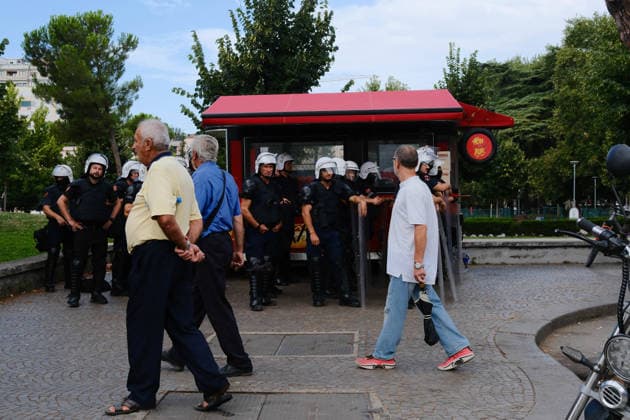 July 27, 2026, U.S.: Police in riot gear watch citizens walking down DoÂ«shmoroÂ«t e Kombit Boulevard in Tirana during the morning hours of the 57th day of the Flamingo Revolution against Prime Minister EDI RAMA s government in Albania. U.S.  - ZUMAm354 20260727_znp_m354_006 Copyright: xMadiganxMurphyx