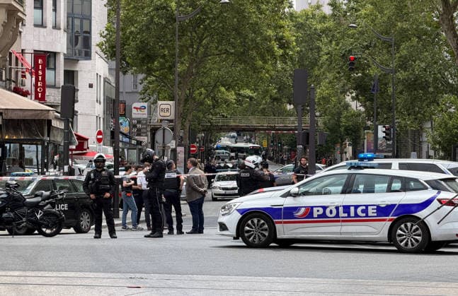 Paris Knife Attack - Man arrested after stabbing 3 women - Paris A man has been arrested after stabbing three women near Porte de Clichy in Paris, France on July 27, 2026. One victim is in critical condition. Photo by Christophe Geyres ABACAPRESS.COM Paris France  Copyright: xGeyresxChristophe ABACAx