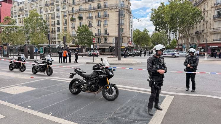 Paris Knife Attack - Man arrested after stabbing 3 women - Paris A man has been arrested after stabbing three women near Porte de Clichy in Paris, France on July 27, 2026. One victim is in critical condition. Photo by Christophe Geyres ABACAPRESS.COM Paris France  Copyright: xGeyresxChristophe ABACAx