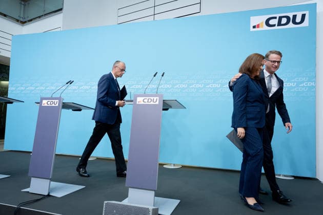 Friedrich Merz, Carsten Linnemann, Franziska Hoppermann Berlin, Konrad-Adenauer-Haus, Pressekonferenz, Bundeskanzler, Parteivorsitzender, CDU, Friedrich Merz, Carsten Linnemann, Bundesgesundheitsminister, Franziska Hoppermann, Generalsekretärin Berlin Berlin GER *** Friedrich Merz, Carsten Linnemann, Franziska Hoppermann, Berlin, Konrad Adenauer House, press conference, Federal Chancellor, party chairman, CDU, Friedrich Merz, Carsten Linnemann, Federal Minister of Health, Franziska Hoppermann, Secretary General, Berlin, Berlin, GER