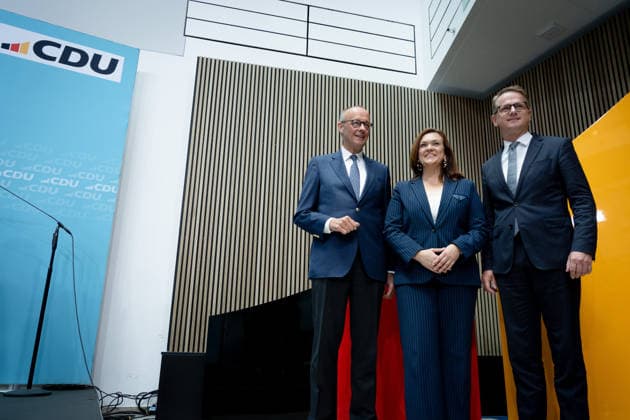 Friedrich Merz, Carsten Linnemann, Franziska Hoppermann Berlin, Konrad-Adenauer-Haus, Pressekonferenz, Bundeskanzler, Parteivorsitzender, CDU, Friedrich Merz, Carsten Linnemann, Bundesgesundheitsminister, Franziska Hoppermann, Generalsekretärin Berlin Berlin GER *** Friedrich Merz, Carsten Linnemann, Franziska Hoppermann, Berlin, Konrad Adenauer House, press conference, Federal Chancellor, party chairman, CDU, Friedrich Merz, Carsten Linnemann, Federal Minister of Health, Franziska Hoppermann, Secretary General, Berlin, Berlin, GER