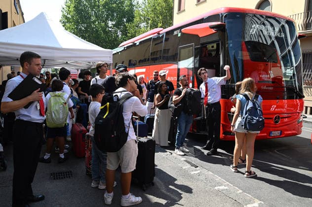 July 27, 2026, Florence, Italia, Italy: Installation of a new bridge at Pino, blocking traffic between Santa Maria Novella train station and Campo di Marte, Florence, July 27, 2026 Florence Italy  - ZUMAa289 20260727_zia_a289_041 Copyright: xAleandroxBiagiantix xAgfx