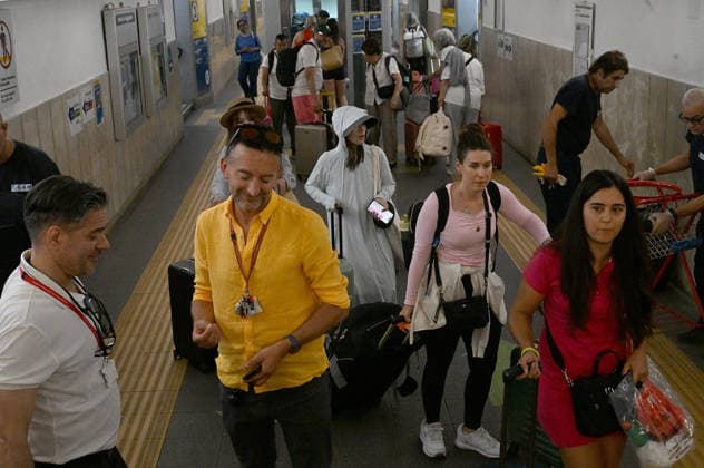 July 27, 2026, Florence, Italia, Italy: Installation of a new bridge at Pino, blocking traffic between Santa Maria Novella train station and Campo di Marte, Florence, July 27, 2026 Florence Italy  - ZUMAa289 20260727_zia_a289_043 Copyright: xAleandroxBiagiantix xAgfx