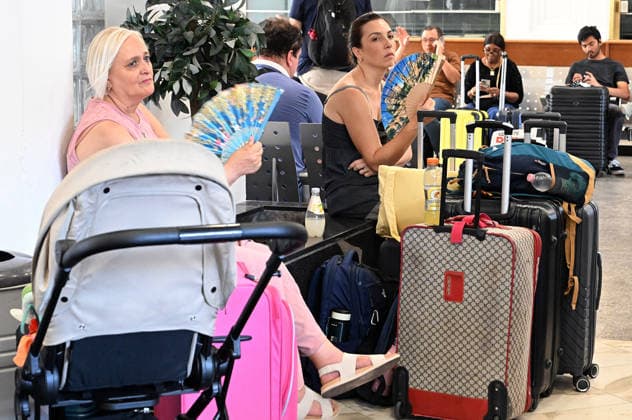July 27, 2026, Florence, Italia, Italy: Installation of a new bridge at Pino, blocking traffic between Santa Maria Novella train station and Campo di Marte, Florence, July 27, 2026 Florence Italy  - ZUMAa289 20260727_zia_a289_044 Copyright: xAleandroxBiagiantix xAgfx