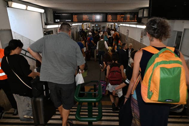July 27, 2026, Florence, Italia, Italy: Installation of a new bridge at Pino, blocking traffic between Santa Maria Novella train station and Campo di Marte, Florence, July 27, 2026 Florence Italy  - ZUMAa289 20260727_zia_a289_046 Copyright: xAleandroxBiagiantix xAgfx