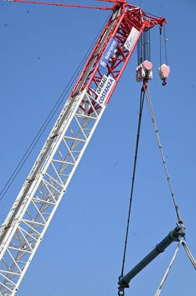July 27, 2026, Florence, Italia, Italy: Installation of a new bridge at Pino, blocking traffic between Santa Maria Novella train station and Campo di Marte, Florence, July 27, 2026 Florence Italy  - ZUMAa289 20260727_zia_a289_049 Copyright: xAleandroxBiagiantix xAgfx