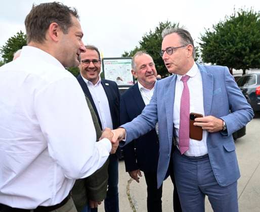 Bart De Wever visits the Libramont Agricultural Fair 2026 LIBRAMONT, BELGIUM - JULY 27 : PM Bart De Wever (N-VA) visits the Libramont Agricultural Fair 2026 ( lunch at the Fair, organised by AKT and reserved for 200 Belgian and Luxembourg CEO s and visit with Christophe Hansen (European Commissioner for Agriculture)) on July 27, 2026 in Libramont, Belgium, 27 07 2026 Libramont Belgium  Copyright: xDidierxLebrunx