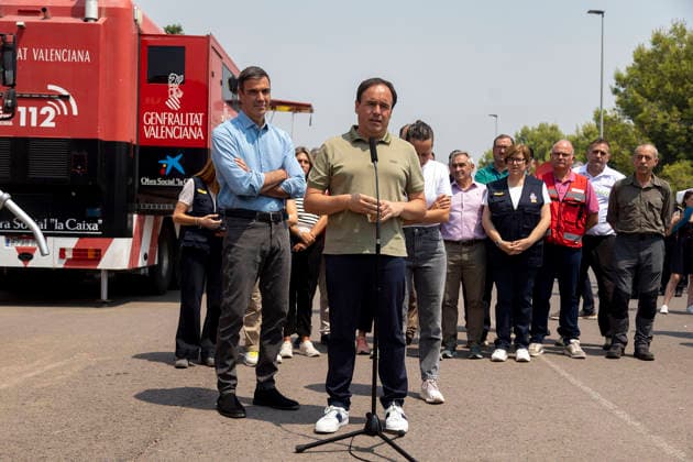 Sánchez Visits the Forward Command Post in Vall d Uixó, Castellón The Prime Minister, Pedro Sánchez, and the President of the Valencian Regional Government, Juanfran Pérez Llorca, visited the Forward Command Post in Vall d Uixó, on July 27, 2026, in Vall d’Uixó, Castellón, Valencian Community, Spain. During his visit, Sánchez met with the heads of the emergency and coordination teams working in the areas affected by the fire. JULY 27, 2026 Carme Ripollé Vall d’Uixó, Castellón, Valencian Community Vall d’Uixó, Castellón, Valencian Community Spain  Copyright: xCarmexRipollÃ sx 7689826
