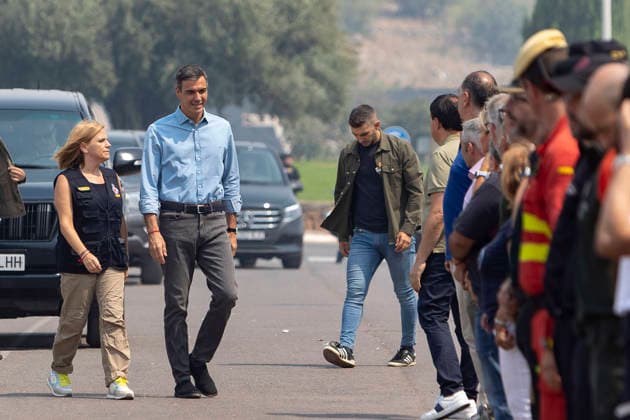 Sánchez Visits the Forward Command Post in Vall d Uixó, Castellón Prime Minister Pedro Sánchez, and the Government Delegate for the Valencian Community, Pilar Bernabé, visited the Advanced Command Post in Vall d’Uixó on July 27, 2026, in Vall d’Uixó, Castellón, Valencian Community, Spain. During his visit, Sánchez met with the heads of the emergency and coordination teams working in the areas affected by the fire. JULY 27, 2026 Carme Ripollé Vall d’Uixó, Castellón, Valencian Community Vall d’Uixó, Castellón, Valencian Community Spain  Copyright: xCarmexRipollÃ sx 7689832