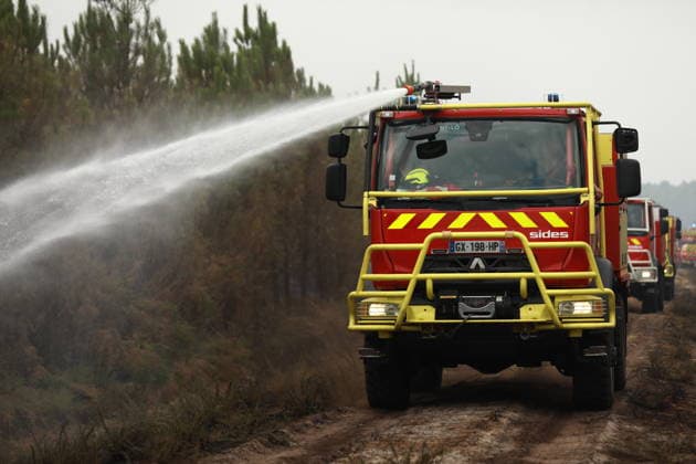 Gironde wildfire in southwestern France GIRONDE, FRANCE - JULY 27: Firefighting efforts continue after a massive wildfire in the Gironde department of southwestern France on July 27, 2026. Burned vehicles, damaged buildings, destroyed roads, and charred trees are seen across areas affected by the blaze. The wildfire caused widespread destruction as firefighters continued efforts to contain the flames. Authorities said the spread of the flames has been halted, but the wildfire remains active under difficult conditions. Mohamad Salaheldin Abdelghani Alsayed Anadolu Gironde France. Editorial use only. Please get in touch for any other usage.  Copyright: x2026xAnadoluxMohamadxSalaheldinxAbdelghanixAlsayedx
