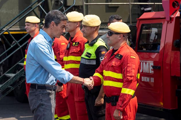 Sánchez Visits the Forward Command Post in Vall d Uixó, Castellón Prime Minister Pedro Sánchez visits the Forward Command Post in Vall d Uixó on July 27, 2026, in Vall d’Uixó, Castellón, Valencian Community, Spain. During his visit, Sánchez met with the heads of the emergency and coordination teams working in the areas affected by the fire. JULY 27, 2026 Carme Ripollé Vall d’Uixó, Castellón, Valencian Community Vall d’Uixó, Castellón, Valencian Community Spain  Copyright: xCarmexRipollÃ sx 7689807