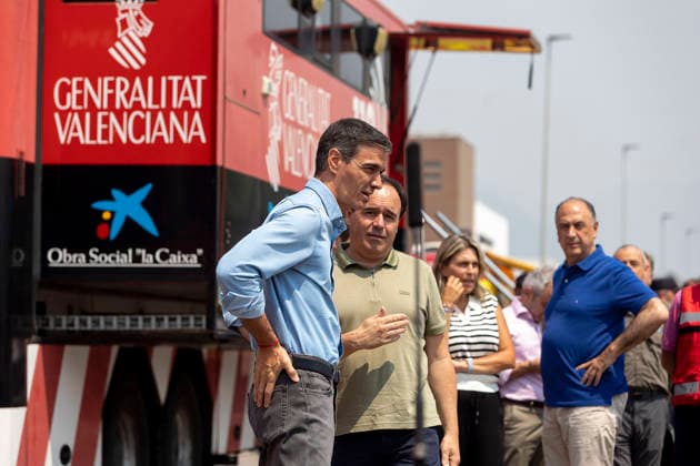 Sánchez Visits the Forward Command Post in Vall d Uixó, Castellón The Prime Minister, Pedro Sánchez i, and the President of the Valencian Regional Government, Juanfran Pérez Llorca d, visited the Forward Command Post in Vall d Uixó, on July 27, 2026, in Vall d’Uixó, Castellón, Valencian Community, Spain. During his visit, Sánchez met with the heads of the emergency and coordination teams working in the areas affected by the fire. JULY 27, 2026 Carme Ripollé Vall d’Uixó, Castellón, Valencian Community Vall d’Uixó, Castellón, Valencian Community Spain  Copyright: xCarmexRipollÃ sx 7689822