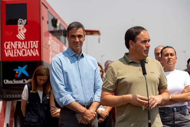 Sánchez Visits the Forward Command Post in Vall d Uixó, Castellón The Prime Minister, Pedro Sánchez i, and the President of the Valencian Regional Government, Juanfran Pérez Llorca d, visited the Forward Command Post in Vall d Uixó, on July 27, 2026, in Vall d’Uixó, Castellón, Valencian Community, Spain. During his visit, Sánchez met with the heads of the emergency and coordination teams working in the areas affected by the fire. JULY 27, 2026 Carme Ripollé Vall d’Uixó, Castellón, Valencian Community Vall d’Uixó, Castellón, Valencian Community Spain  Copyright: xCarmexRipollÃ sx 7689823