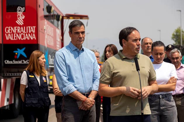 Sánchez Visits the Forward Command Post in Vall d Uixó, Castellón The Prime Minister, Pedro Sánchez i, and the President of the Valencian Regional Government, Juanfran Pérez Llorca d, visited the Forward Command Post in Vall d Uixó, on July 27, 2026, in Vall d’Uixó, Castellón, Valencian Community, Spain. During his visit, Sánchez met with the heads of the emergency and coordination teams working in the areas affected by the fire. JULY 27, 2026 Carme Ripollé Vall d’Uixó, Castellón, Valencian Community Vall d’Uixó, Castellón, Valencian Community Spain  Copyright: xCarmexRipollÃ sx 7689824