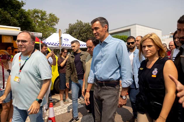 Sánchez Visits the Forward Command Post in Vall d Uixó, Castellón. Prime Minister Pedro Sánchez, and the Government Delegate for the Valencian Community, Pilar Bernabé, visited the Advanced Command Post in Vall d’Uixó on July 27, 2026, in Vall d’Uixó, Castellón, Valencian Community, Spain. During his visit, Sánchez met with the heads of the emergency and coordination teams working in the areas affected by the fire. JULY 27, 2026 Carme Ripollé Vall d’Uixó, Castellón, Valencian Community Vall d’Uixó, Castellón, Valencian Community Spain  Copyright: xCarmexRipollÃ sx 7689833