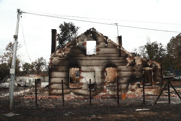 Gironde wildfire in southwestern France GIRONDE, FRANCE - JULY 27: A damaged house is seen after a massive wildfire in the Gironde department of southwestern France on July 27, 2026. Burned vehicles, damaged buildings, destroyed roads, and charred trees are seen across areas affected by the blaze. The wildfire caused widespread destruction as firefighters continued efforts to contain the flames. Authorities said the spread of the flames has been halted, but the wildfire remains active under difficult conditions. Mohamad Salaheldin Abdelghani Alsayed Anadolu Gironde France. Editorial use only. Please get in touch for any other usage.  Copyright: x2026xAnadoluxMohamadxSalaheldinxAbdelghanixAlsayedx