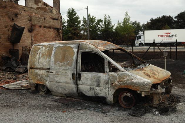 Gironde wildfire in southwestern France GIRONDE, FRANCE - JULY 27: Damaged vehicles are seen after a massive wildfire in the Gironde department of southwestern France on July 27, 2026. Burned vehicles, damaged buildings, destroyed roads, and charred trees are seen across areas affected by the blaze. The wildfire caused widespread destruction as firefighters continued efforts to contain the flames. Authorities said the spread of the flames has been halted, but the wildfire remains active under difficult conditions. Mohamad Salaheldin Abdelghani Alsayed Anadolu Gironde France. Editorial use only. Please get in touch for any other usage.  Copyright: x2026xAnadoluxMohamadxSalaheldinxAbdelghanixAlsayedx
