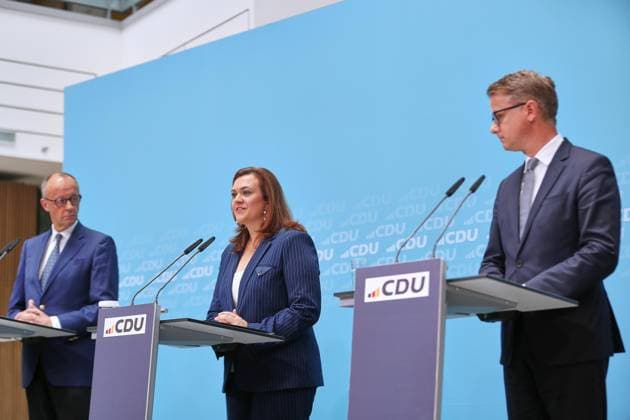 Berlin, Deutschland, 27.07.2026: Konrad-Adenauer-Haus: CDU-Bundesvorstandssitzung: CDU-Chef und Bundeskanzler Friedrich Merz, Franziska Hoppermann und Carsten Linnemann auf einer Pressekonferenz nach einer Gremiensitzung. *** Berlin, Germany, July 27, 2026 Konrad Adenauer House CDU Federal Executive Committee Meeting CDU Chairman and Federal Chancellor Friedrich Merz, Franziska Hoppermann, and Carsten Linnemann at a press conference following a committee meeting Copyright: xdtsxNachrichtenagenturx dts_128688