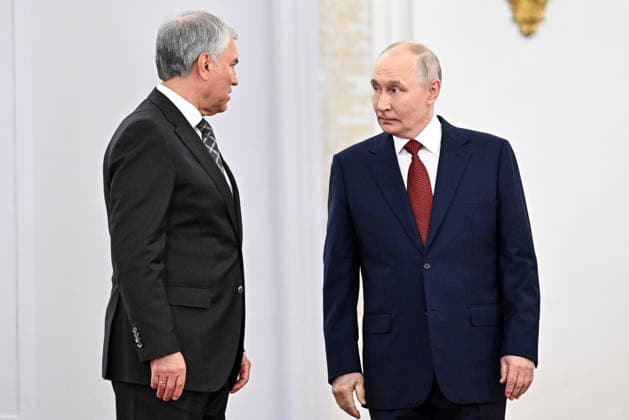 Russia Putin State Duma 9212650 27.07.2026 Russian President Vladimir Putin presents State Duma Speaker Vyacheslav Volodin with the Order for Valorous Labour during a meeting with members of the State Duma, the lower house of parliament, of the eighth convocation at the Kremlin in Moscow, Russia. Sergey Bobylev Sputnik Moscow Russia  Copyright: xSergeyxBobylevx