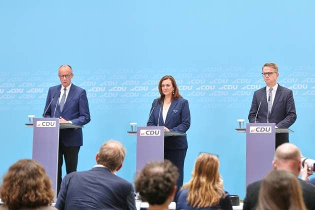 Berlin, Deutschland, 27.07.2026: Konrad-Adenauer-Haus: CDU-Bundesvorstandssitzung: CDU-Chef und Bundeskanzler Friedrich Merz, Franziska Hoppermann und Carsten Linnemann auf einer Pressekonferenz nach einer Gremiensitzung. *** Berlin, Germany, July 27, 2026, Konrad Adenauer House, CDU Federal Executive Committee Meeting: CDU Chairman and Federal Chancellor Friedrich Merz, Franziska Hoppermann, and Carsten Linnemann at a press conference following a committee meeting Copyright: xdtsxNachrichtenagenturx dts_128678