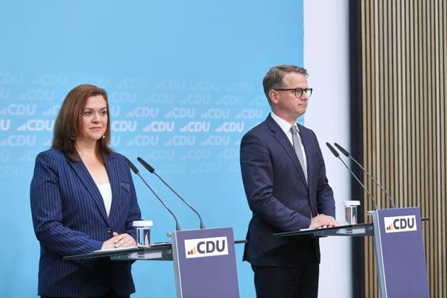 Berlin, Deutschland, 27.07.2026: Konrad-Adenauer-Haus: CDU-Bundesvorstandssitzung: Franziska Hoppermann und Carsten Linnemann, beide CDU *** Berlin, Germany, July 27, 2026 Konrad Adenauer House CDU Federal Executive Committee Meeting Franziska Hoppermann and Carsten Linnemann, both of the CDU Copyright: xdtsxNachrichtenagenturx dts_128702