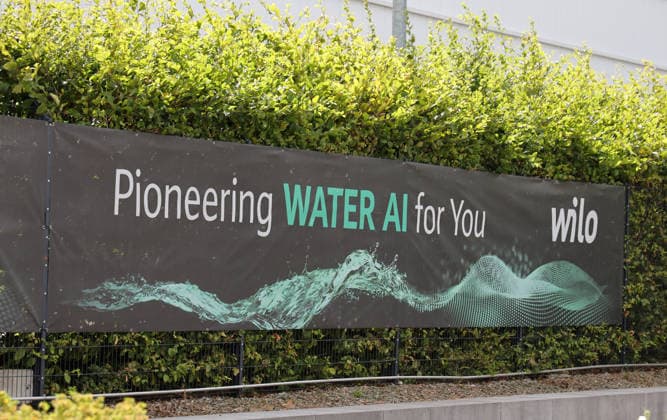 27.07.2026, Deutschland, NRW, Wirtschaft, Unternehmen, Wassertechnologie, WILO Dortmund- Werbebanner Pioneering Water AI for you, KI Künstliche Intelligenz, Wasserwirtschaft, Wasser, Deutschland *** July 27, 2026, Germany, North Rhine-Westphalia, Economy, Business, Water Technology, WILO Dortmund Advertising Banner: Pioneering Water AI for You, AI (Artificial Intelligence), Water Management, Water, Germany Copyright: xD.xKerlekin SnowfieldxPhotographyx SF270726WiloD1