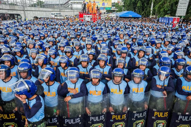(260727) -- QUEZON CITY, July 27, 2026 -- Police officers from the Philippine National Police gather to block the path of protesters during a rally, as President Ferdinand Romualdez Marcos Jr. delivers his 5th State of the Nation Address (SONA) at the House of Representatives, in Quezon City, the Philippines, on July 27, 2026. Various sectors took to the streets to voice their grievances over government policies. ) THE PHILIPPINES-QUEZON CITY-STATE OF THE NATION ADDRESS-PROTEST RouellexUmali 