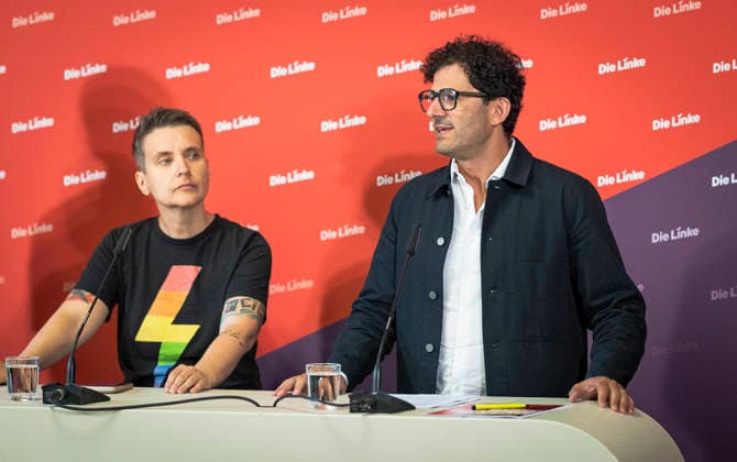 (L-R) Luca Renner, Mitglied des Parteivorstands und Luigi Pantisano, Vorsitzender der Partei Die Linke, aufgenommen im Rahmen einer Pressekonferenz in Berlin, 27.07.2026 Berlin Deutschland *** L R Luca Renner, member of the party executive committee, and Luigi Pantisano, chairman of the party Die Linke, photographed during a press conference in Berlin on July 27, 2026, Berlin, Germany Copyright: xYonaxElsnerx