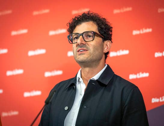 Luigi Pantisano, Vorsitzender der Partei Die Linke, aufgenommen im Rahmen einer Pressekonferenz in Berlin, 27.07.2026 Berlin Deutschland *** Luigi Pantisano, chairman of the party Die Linke, photographed during a press conference in Berlin on July 27, 2026, Berlin, Germany Copyright: xYonaxElsnerx